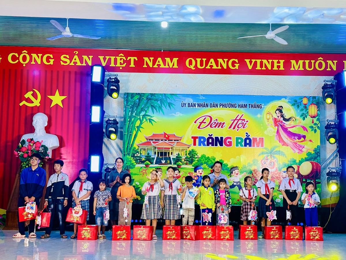 Đêm hội Trăng rằm của các em học sinh