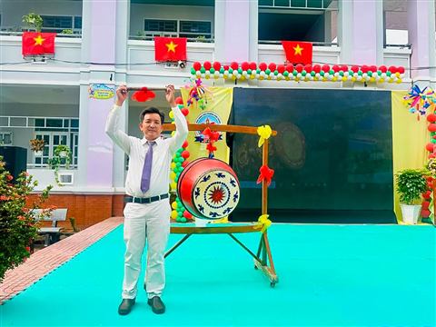 Đánh trống khai giảng năm học mới